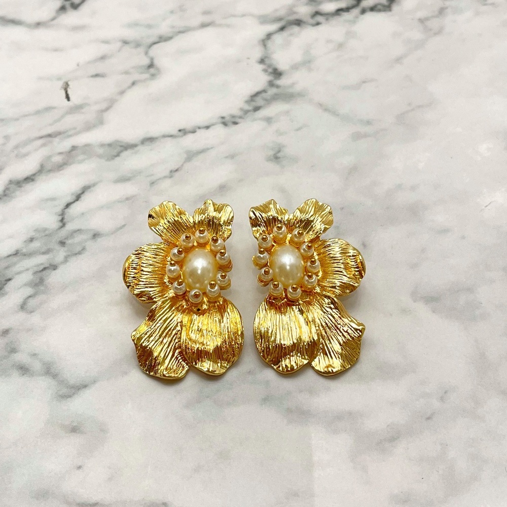 Zara Gold tone flower half leaf stud earrings NEW Gold Plated Floral Pearl Clust - Picture 2 of 7